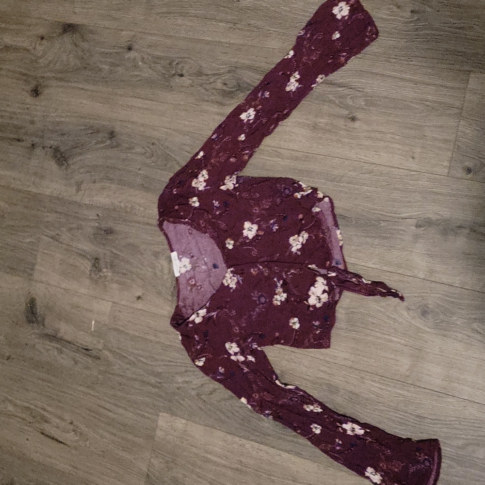 LIKE NEW SOCIALITE Flowery crop top